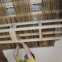 Building beam for vestibule doorway
